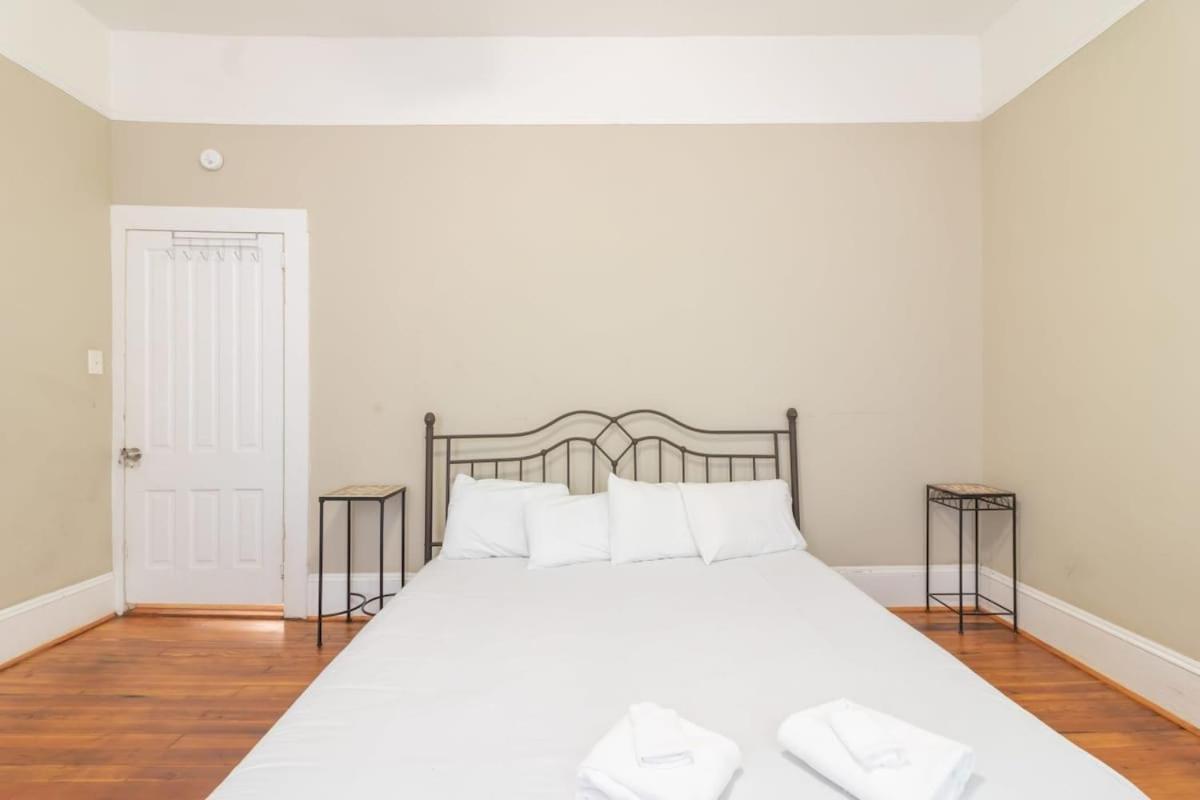 The Sunny Southern Manse Back Walk Downtown 哥伦布 外观 照片