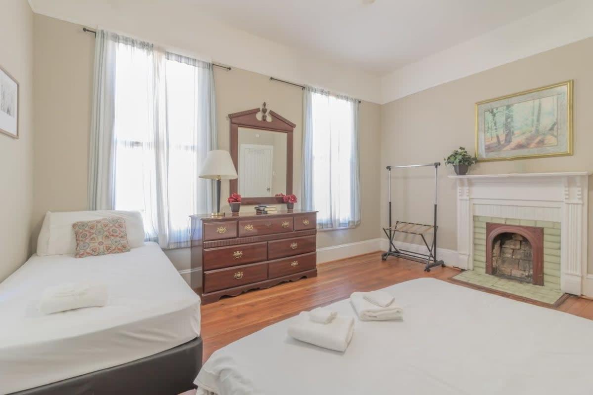 The Sunny Southern Manse Back Walk Downtown 哥伦布 外观 照片